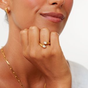 naya-ring-on-hand-model.jpg